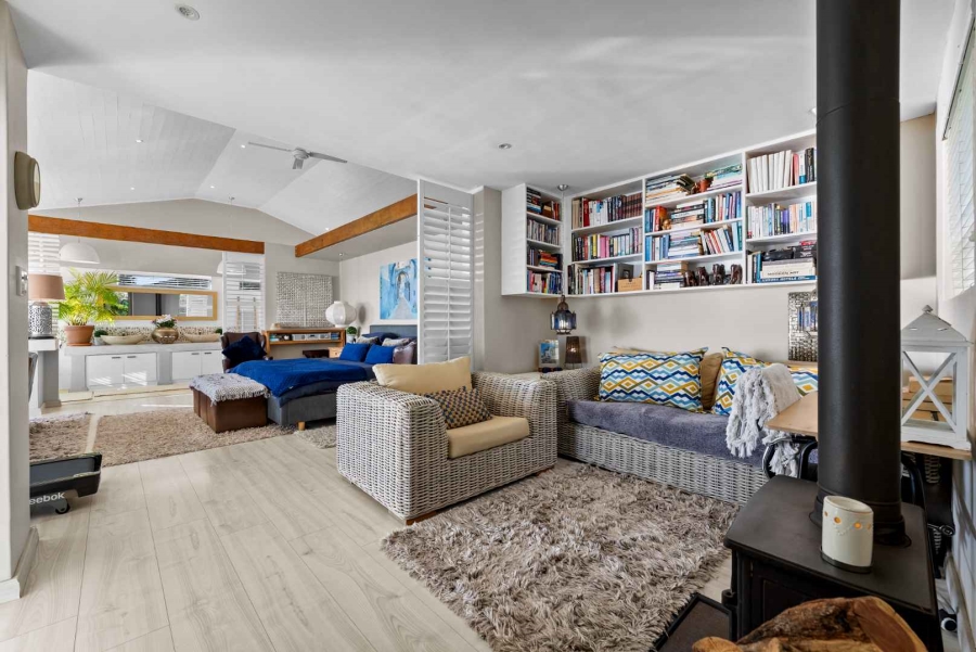 6 Bedroom Property for Sale in Llandudno Western Cape